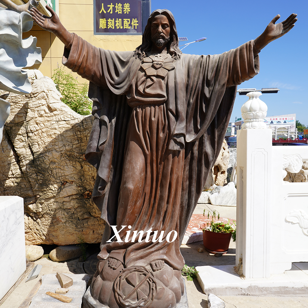 large outdoor jesus statue