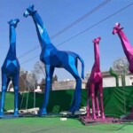 large giraffe sculpture 