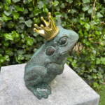 spitting frog fountain