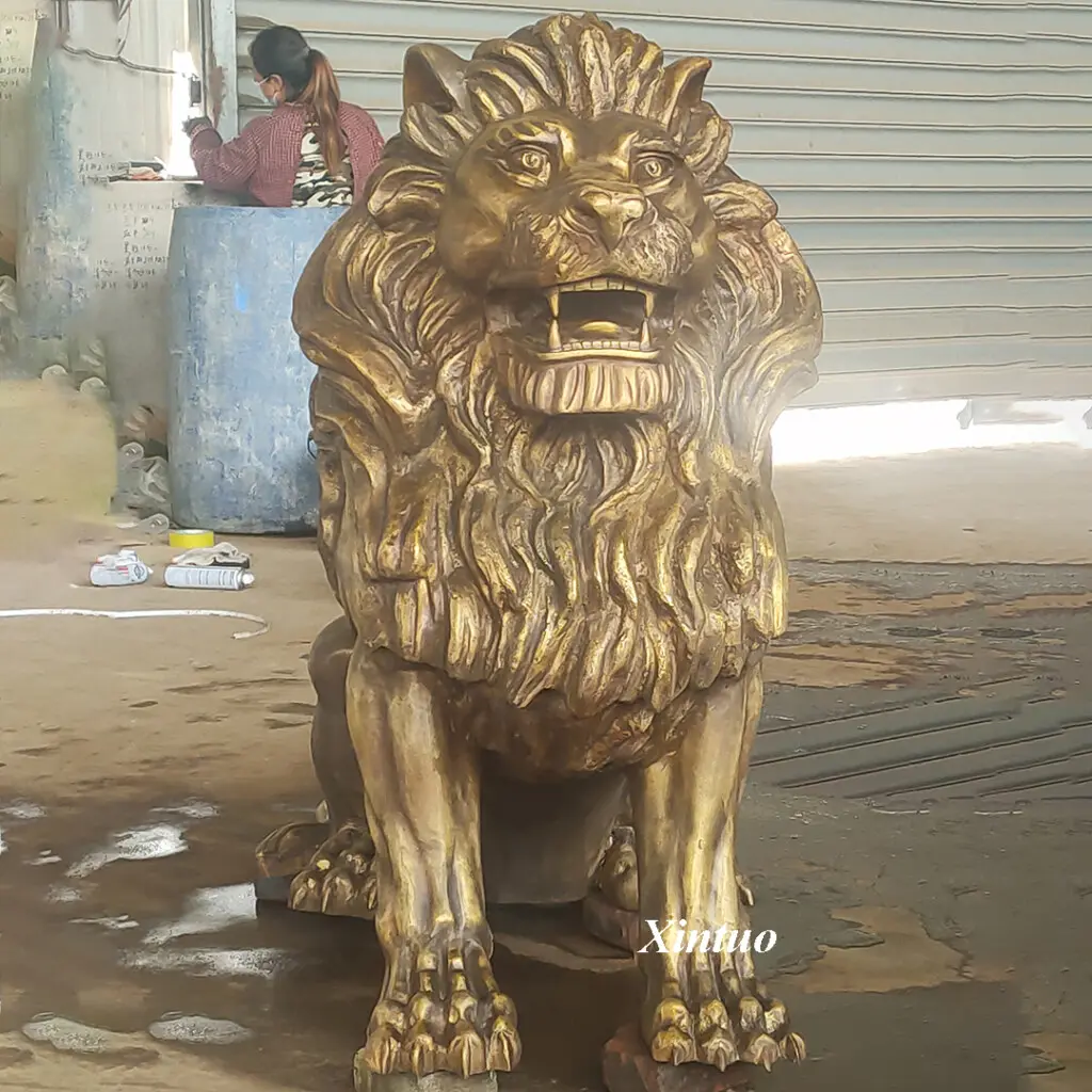 sitting lion sculpture 