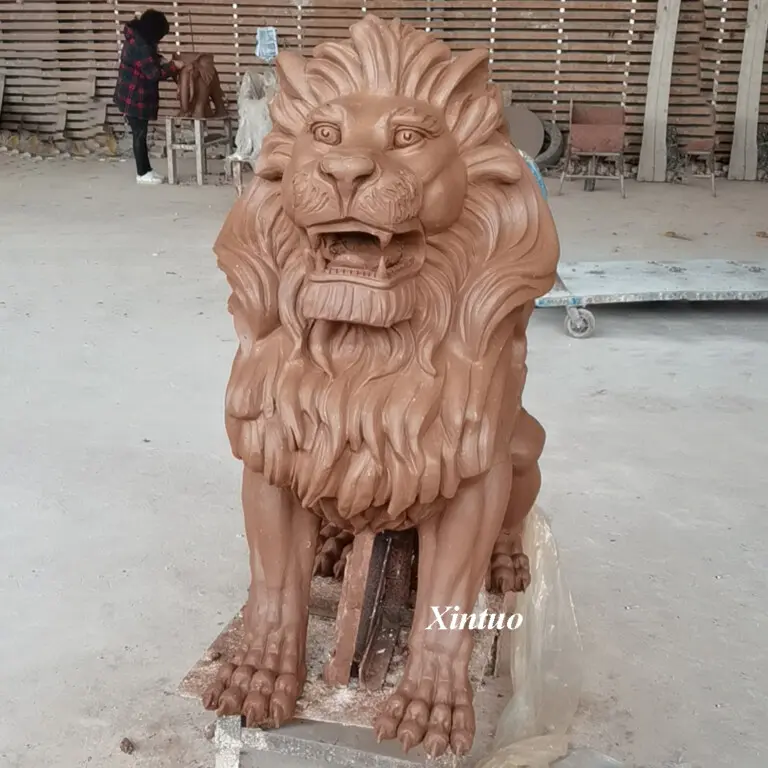 sitting lion sculpture 