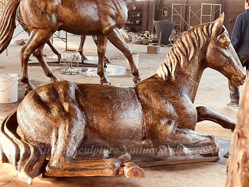 life size horse statue
