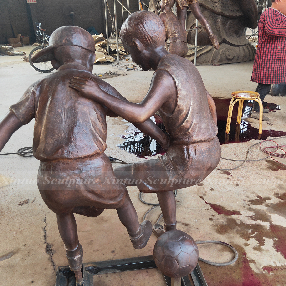 oppo_32 Children Playing Soccer Statue