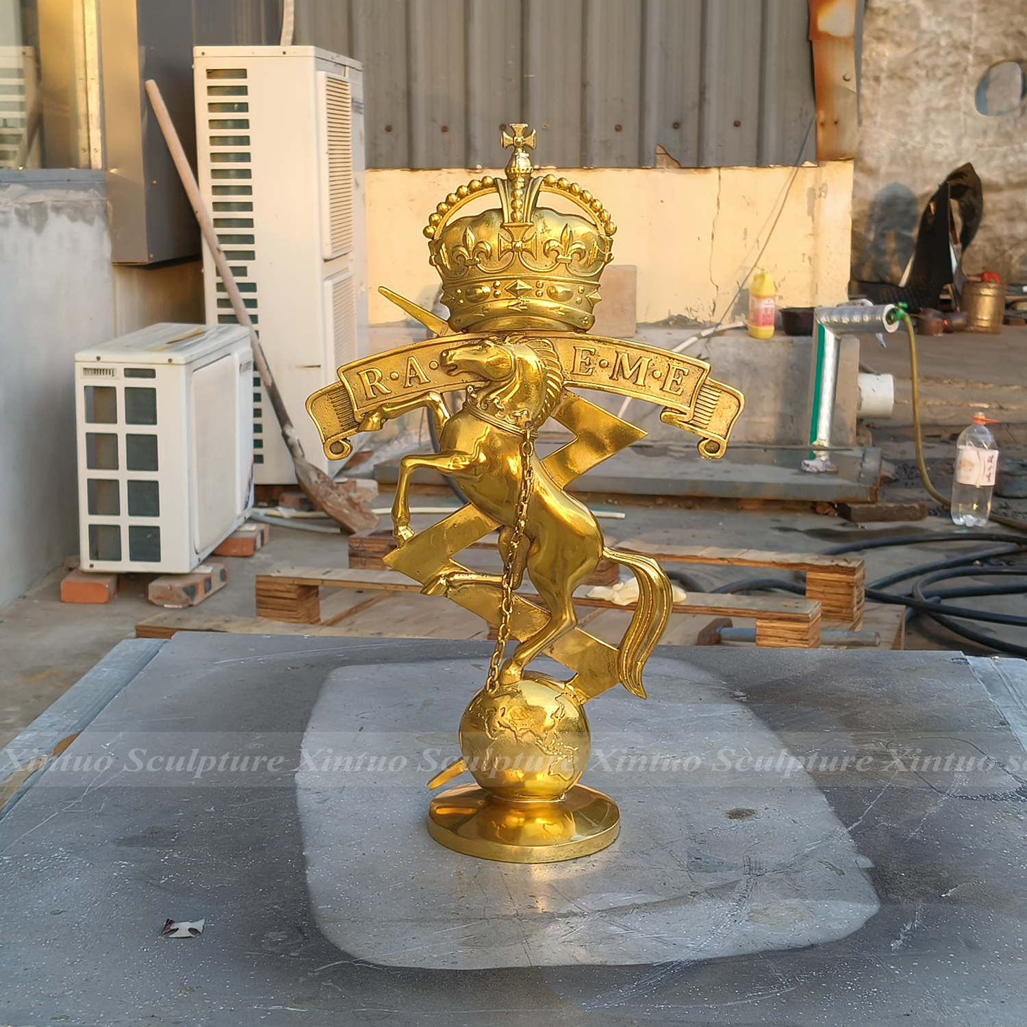 military cap badge sculpture2 military cap badge sculpture